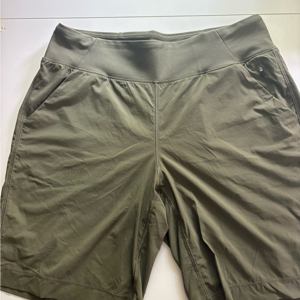 Prana Koen flat-front Olive Active Shorts size large